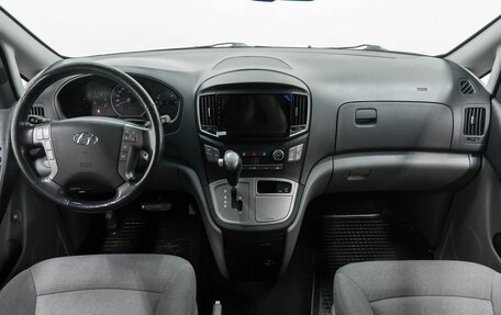 Hyundai H-1 II рестайлинг, 2019 год, 3 250 000 рублей, 10 фотография