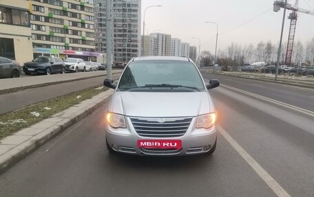 Chrysler Voyager IV, 2005 год, 799 000 рублей, 2 фотография