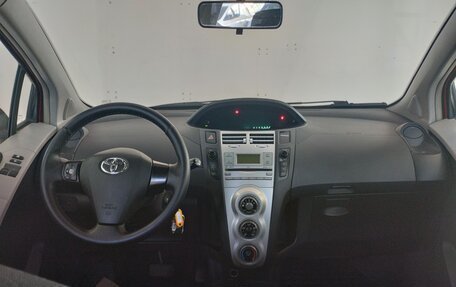 Toyota Yaris III рестайлинг, 2007 год, 750 000 рублей, 7 фотография