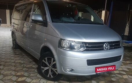 Volkswagen Caravelle T5, 2010 год, 2 330 000 рублей, 2 фотография