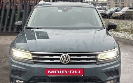 Volkswagen Tiguan II, 2019 год, 2 385 000 рублей, 2 фотография