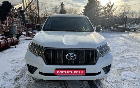 Toyota Land Cruiser Prado 150 рестайлинг 2, 2021 год, 9 500 000 рублей, 8 фотография