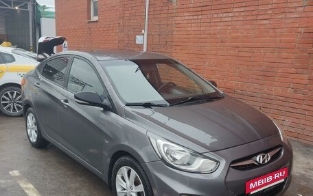 Hyundai Solaris II рестайлинг, 2011 год, 850 000 рублей, 6 фотография