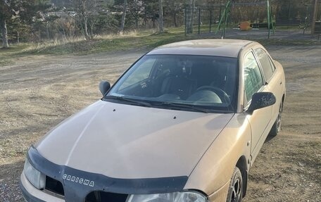 Mitsubishi Carisma I, 1999 год, 350 000 рублей, 1 фотография