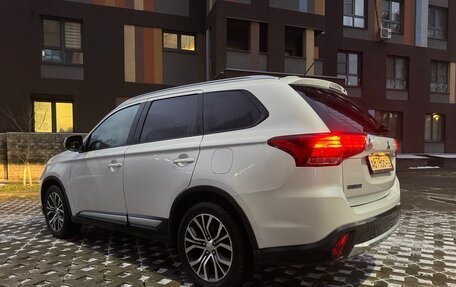 Mitsubishi Outlander III рестайлинг 3, 2015 год, 2 300 000 рублей, 3 фотография