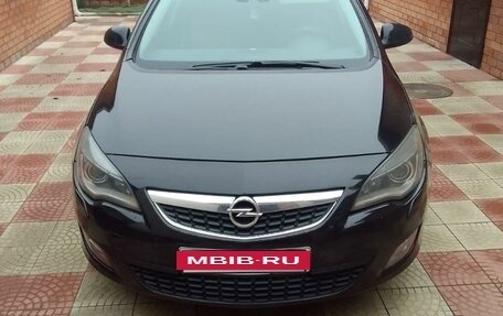 Opel Astra J, 2010 год, 700 000 рублей, 2 фотография