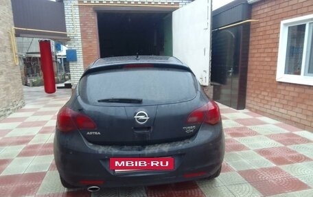 Opel Astra J, 2010 год, 700 000 рублей, 3 фотография