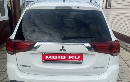 Mitsubishi Outlander III рестайлинг 3, 2016 год, 2 070 000 рублей, 3 фотография