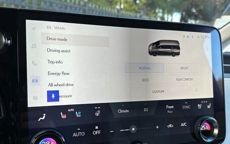 Lexus LM, 2024 год, 22 500 000 рублей, 16 фотография