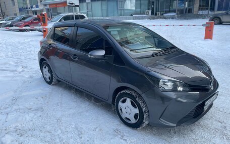 Toyota Vitz, 2016 год, 900 000 рублей, 2 фотография