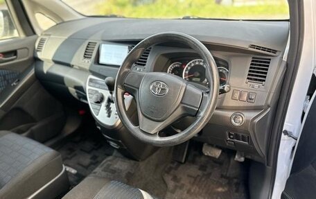 Toyota ISis I, 2011 год, 1 100 000 рублей, 6 фотография