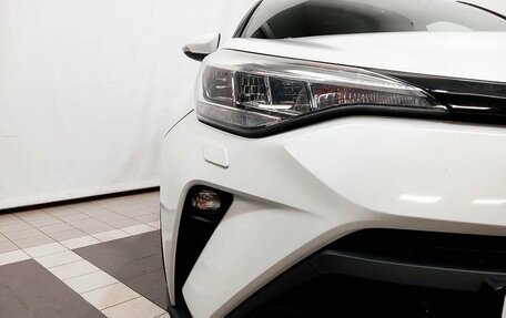 Toyota C-HR I рестайлинг, 2019 год, 2 650 000 рублей, 17 фотография