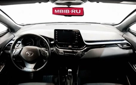 Toyota C-HR I рестайлинг, 2019 год, 2 650 000 рублей, 14 фотография