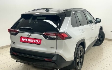 Toyota RAV4, 2021 год, 3 675 000 рублей, 9 фотография