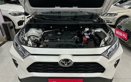 Toyota RAV4, 2020 год, 2 700 000 рублей, 7 фотография