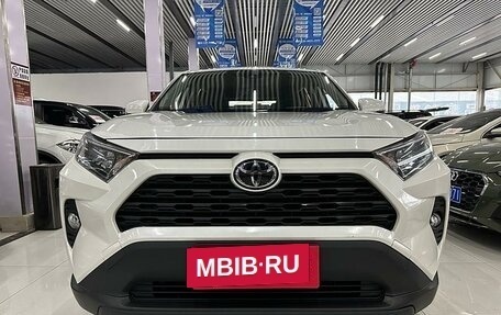 Toyota RAV4, 2020 год, 2 700 000 рублей, 6 фотография