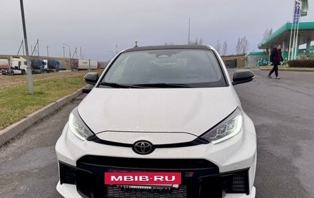 Toyota Yaris, 2024 год, 8 600 000 рублей, 4 фотография