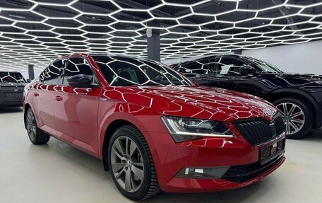 Skoda Superb III рестайлинг, 2017 год, 3 300 000 рублей, 2 фотография