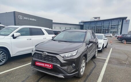 Toyota RAV4, 2020 год, 3 390 000 рублей, 2 фотография