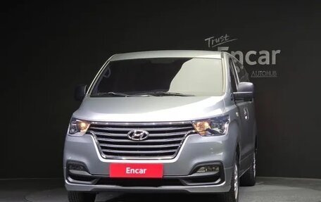 Hyundai Grand Starex Grand Starex I рестайлинг 2, 2019 год, 2 107 000 рублей, 3 фотография