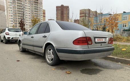 Mercedes-Benz E-Класс, 1998 год, 265 000 рублей, 5 фотография