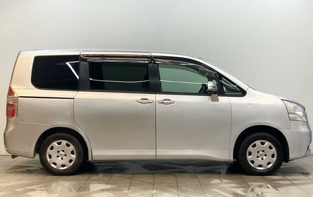 Toyota Noah III, 2008 год, 1 250 000 рублей, 5 фотография