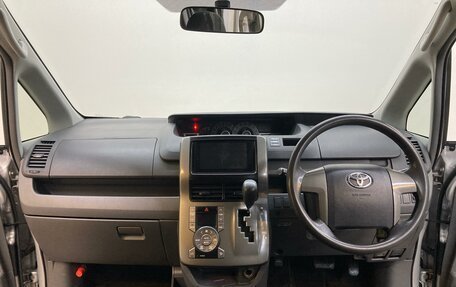 Toyota Noah III, 2008 год, 1 250 000 рублей, 10 фотография