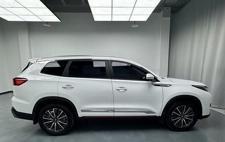 Chery Tiggo 8 Pro, 2022 год, 1 950 000 рублей, 5 фотография