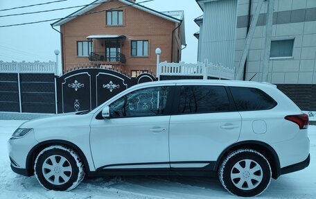 Mitsubishi Outlander III рестайлинг 3, 2016 год, 1 600 000 рублей, 6 фотография