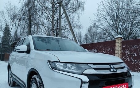 Mitsubishi Outlander III рестайлинг 3, 2016 год, 1 600 000 рублей, 5 фотография