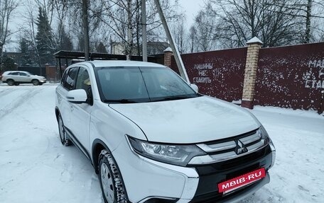 Mitsubishi Outlander III рестайлинг 3, 2016 год, 1 600 000 рублей, 4 фотография