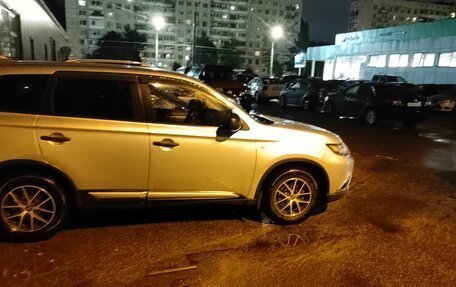 Mitsubishi Outlander III рестайлинг 3, 2018 год, 1 600 000 рублей, 3 фотография