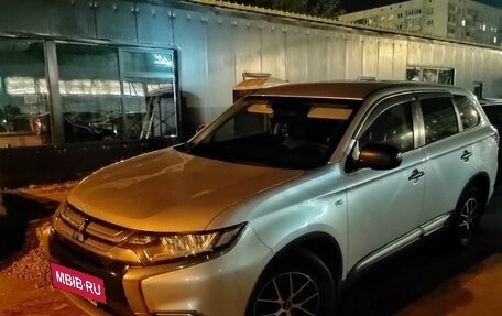 Mitsubishi Outlander III рестайлинг 3, 2018 год, 1 600 000 рублей, 2 фотография