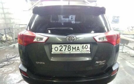 Toyota RAV4, 2013 год, 1 600 000 рублей, 2 фотография