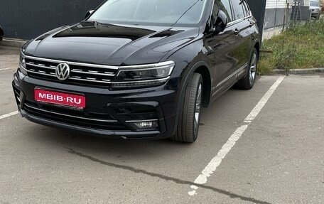 Volkswagen Tiguan II, 2018 год, 3 200 000 рублей, 1 фотография