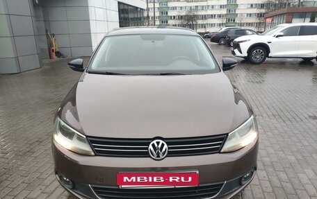 Volkswagen Jetta VI, 2014 год, 899 000 рублей, 2 фотография