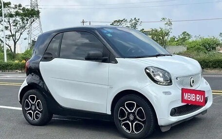 Smart Fortwo III, 2019 год, 1 740 000 рублей, 3 фотография