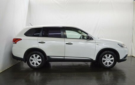 Mitsubishi Outlander III рестайлинг 3, 2016 год, 1 635 000 рублей, 4 фотография