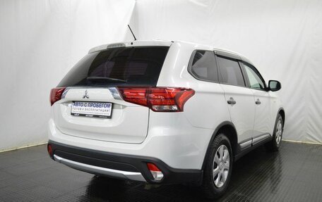 Mitsubishi Outlander III рестайлинг 3, 2016 год, 1 635 000 рублей, 5 фотография