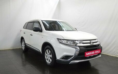 Mitsubishi Outlander III рестайлинг 3, 2016 год, 1 635 000 рублей, 3 фотография