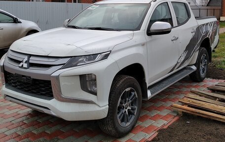 Mitsubishi L200 IV рестайлинг, 2022 год, 4 800 000 рублей, 7 фотография