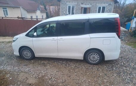 Toyota Noah III, 2014 год, 1 700 000 рублей, 3 фотография