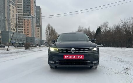 Volkswagen Tiguan II, 2017 год, 2 400 000 рублей, 3 фотография