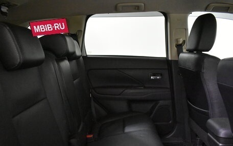 Mitsubishi Outlander III рестайлинг 3, 2016 год, 1 249 000 рублей, 13 фотография