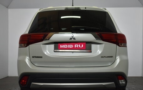 Mitsubishi Outlander III рестайлинг 3, 2016 год, 1 249 000 рублей, 5 фотография