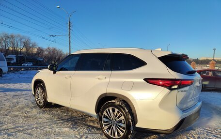 Toyota Highlander, 2024 год, 6 400 000 рублей, 3 фотография