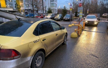 Volkswagen Polo VI (EU Market), 2018 год, 680 000 рублей, 2 фотография