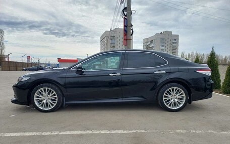 Toyota Camry, 2018 год, 3 300 000 рублей, 6 фотография