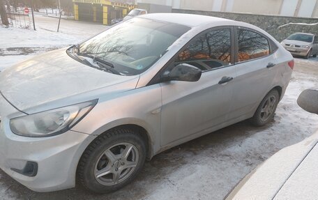 Hyundai Solaris II рестайлинг, 2011 год, 930 000 рублей, 8 фотография