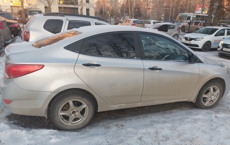 Hyundai Solaris II рестайлинг, 2011 год, 930 000 рублей, 10 фотография